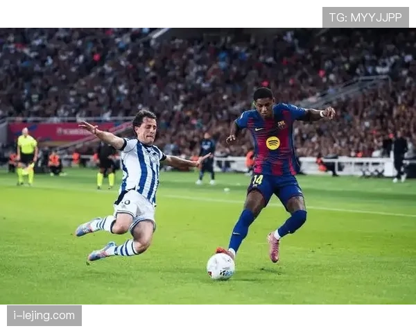 巴萨进攻体系过度依赖边路，战术单一化问题逐步反映，对球队进攻效率形成制约